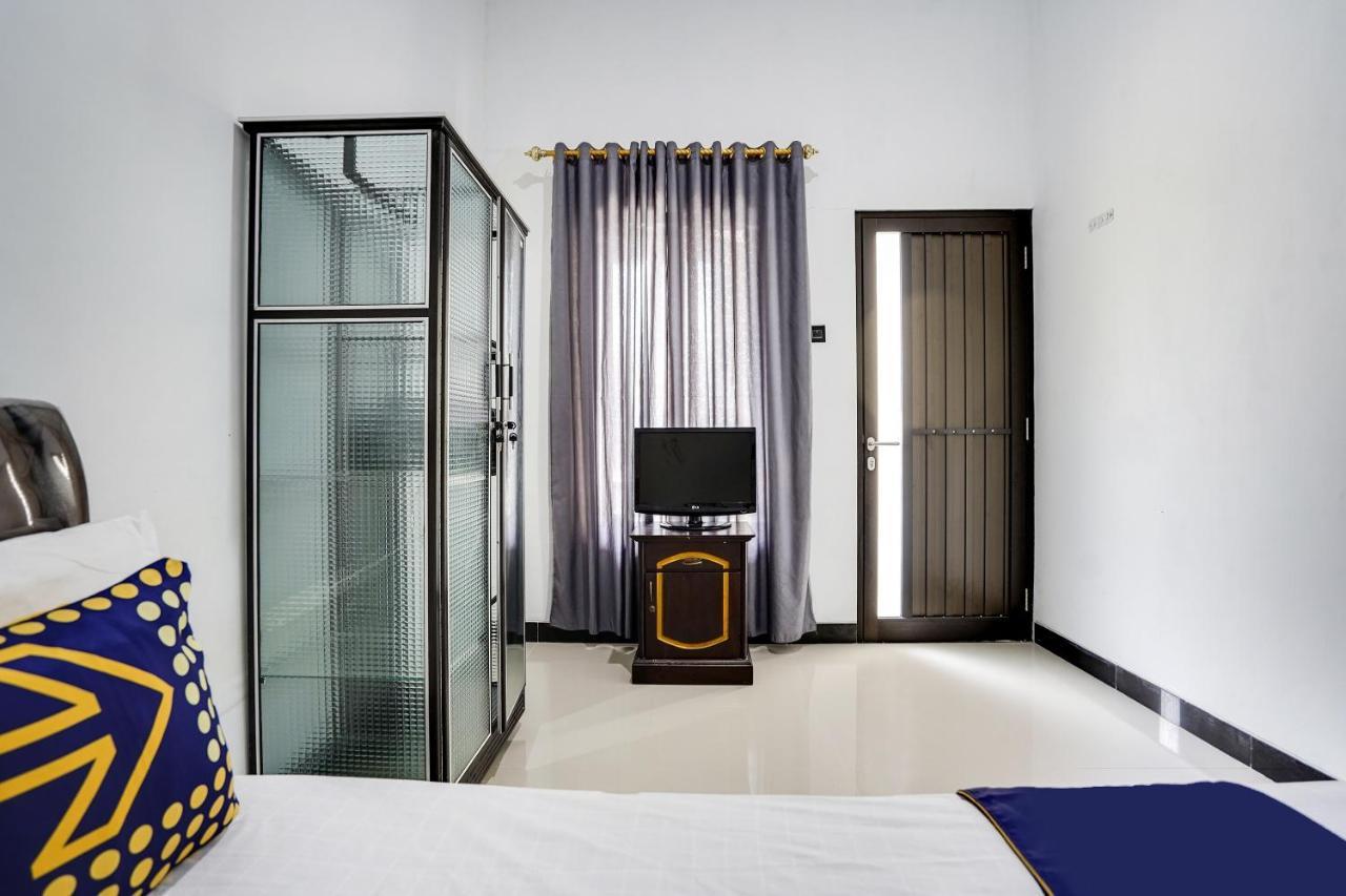 Spot On 91745 Rumah Kost Gresik Syariah Exterior foto