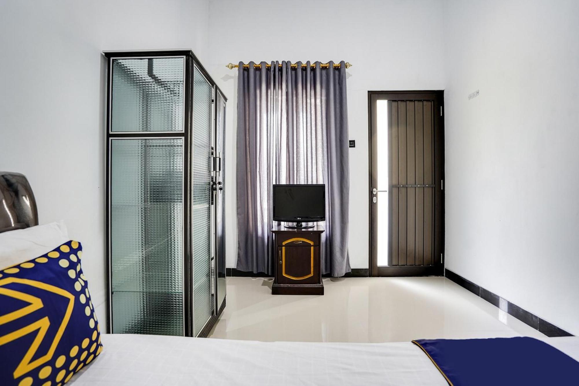 Spot On 91745 Rumah Kost Gresik Syariah Exterior foto